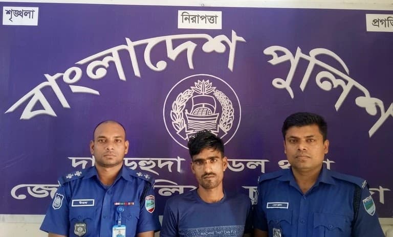 চুয়াডাঙ্গার দামুড়হুদায় পুলিশের উপর হামলা মামলায় মারুফ গ্রেফতার