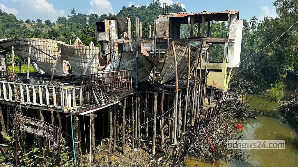 পর্যটন খাতে অব্যবস্থাপনা: কাঠামোগত অবহেলায় আর কত প্রাণহানি?