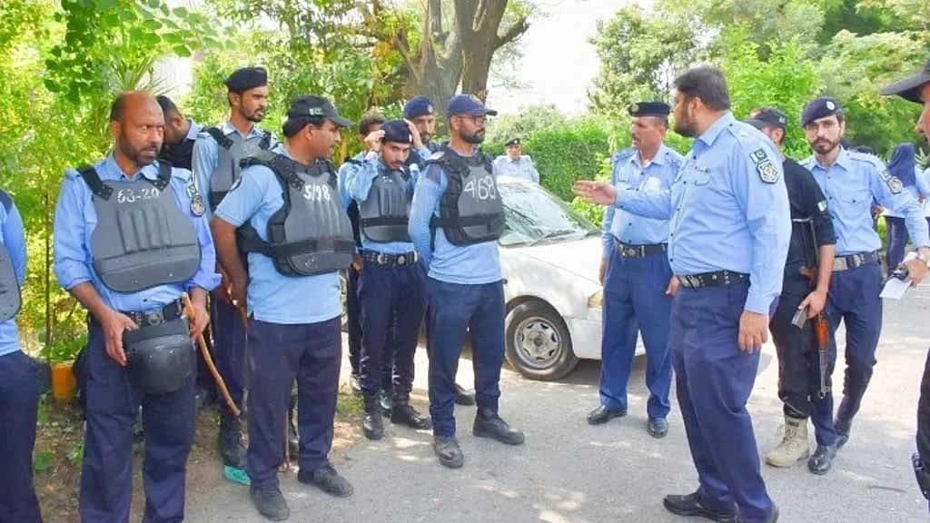 ইসলামাবাদে চীনা নাগরিকের বাড়িতে ডাকাতির অভিযোগে ৪ পুলিশ গ্রেপ্তার