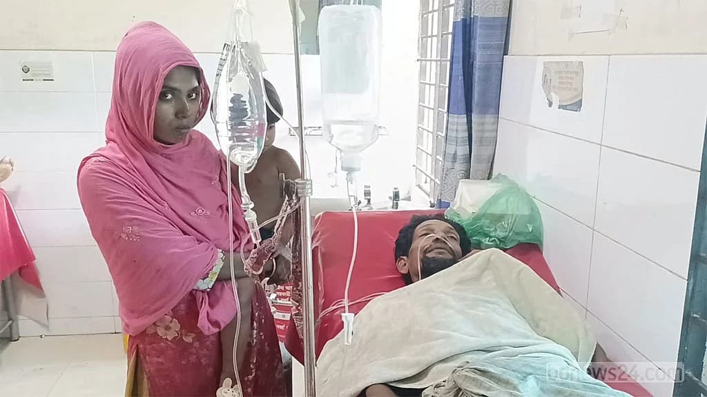 বিল থেকে ধরে বাড়িতে পুষছিলেন গোখরা, কামড় খেয়ে হাসপাতালে কাঠমিস্ত্রি