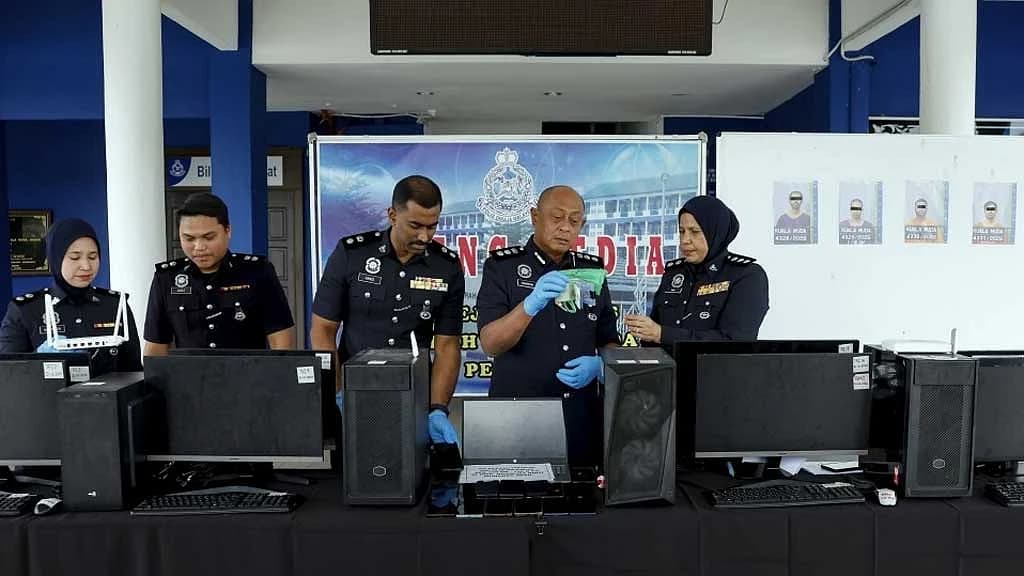মালয়েশিয়ায় অনলাইন গেমিং প্রতারণা, চার বাংলাদেশিসহ গ্রেপ্তার ৬