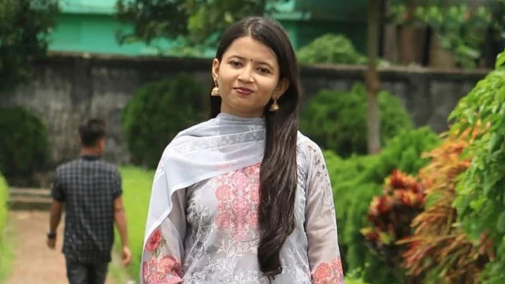 নারায়ণগঞ্জে ফ্ল্যাট থেকে বিশ্ববিদ্যালয় শিক্ষার্থীর ঝুলন্ত মরদেহ উদ্ধার, হেফাজতে স্বামী