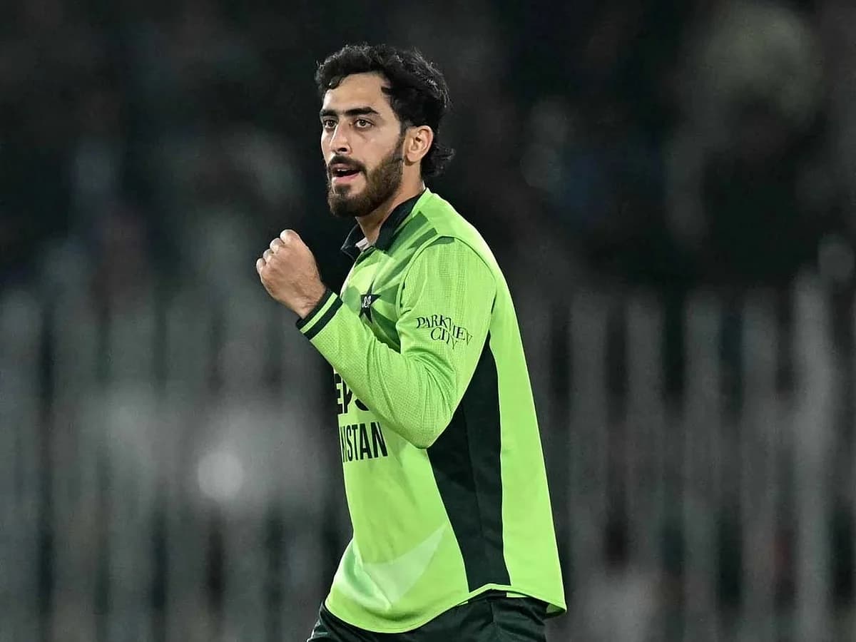 অস্ট্রেলিয়ার পর ইংল্যান্ডকেও গুঁড়িয়ে দিলেন, পাকিস্তানের নতুন রত্ন কে এই আরাফাত মিনহাস