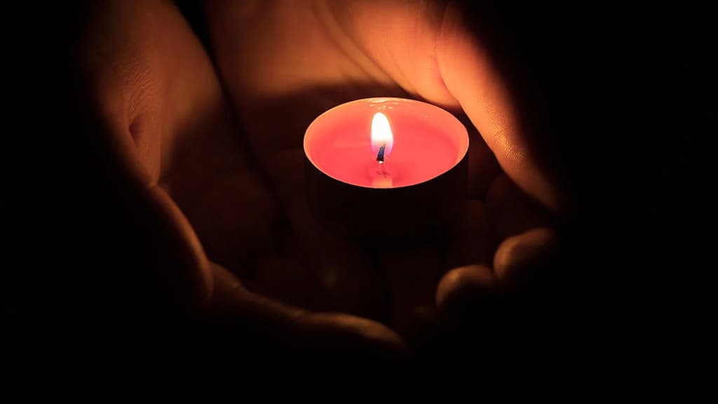 মনের কষ্ট সামলাতে নিজের প্রতি সহানুভূতিশীল হওয়ার কৌশল
