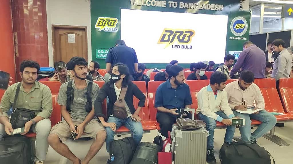 কম্বোডিয়ার বন্দি দশা থেকে মুক্ত ৩০ বাংলাদেশি দেশে ফিরেছেন