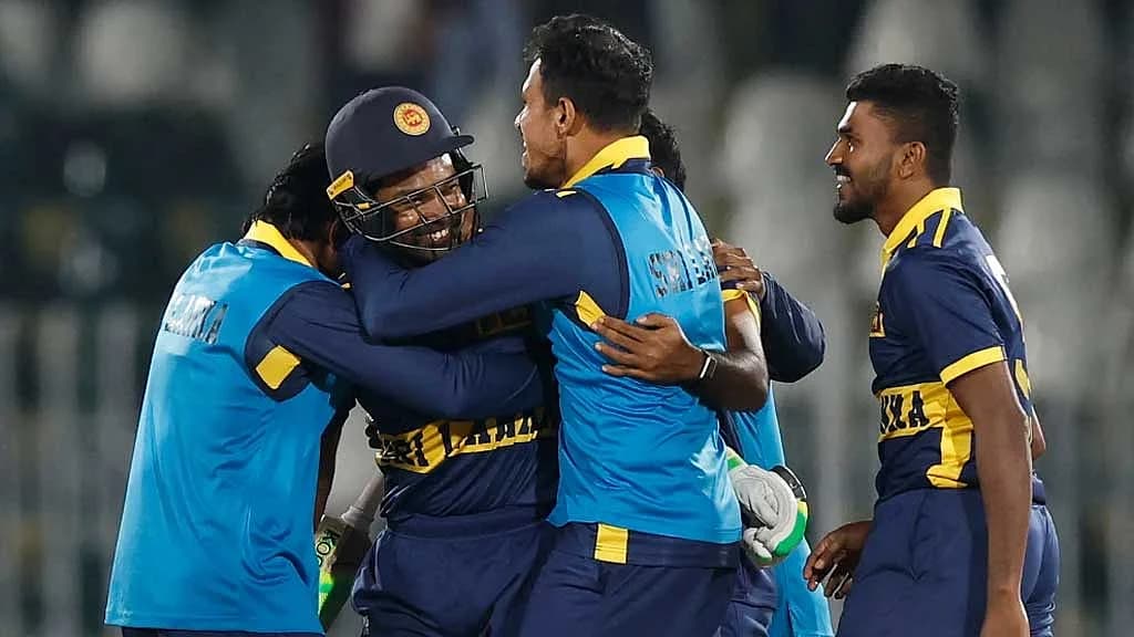 ব্যাটিং স্বর্গে ৮৫৯ রানের ওয়ানডে ম্যাচে ইংল্যান্ডকে হারিয়ে শ্রীলঙ্কার ইতিহাস