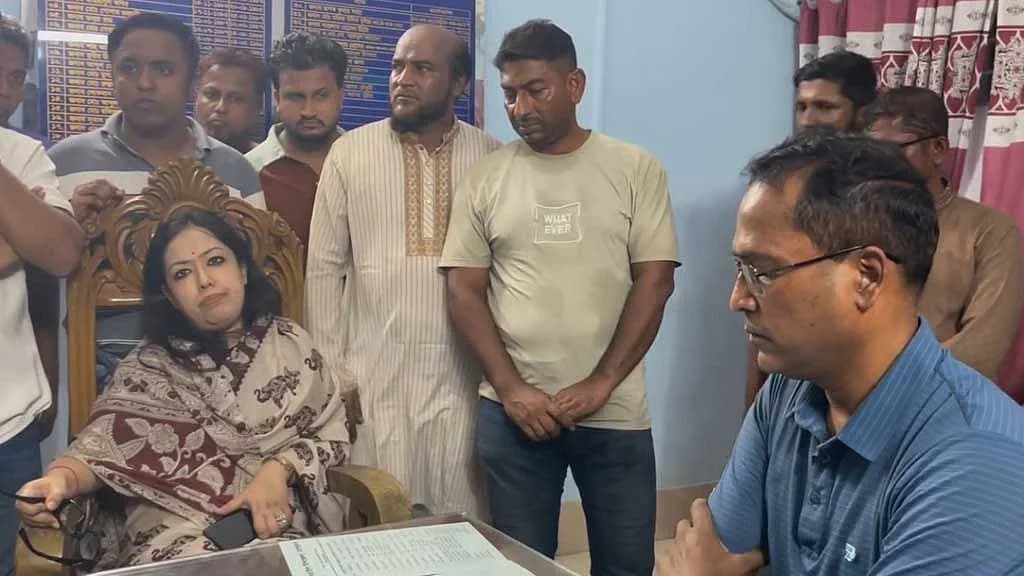 ওসির সঙ্গে রুমিনের বাদানুবাদ, বললেন ‘আপনি বিরাট আওয়ামী লীগ ছিলেন’