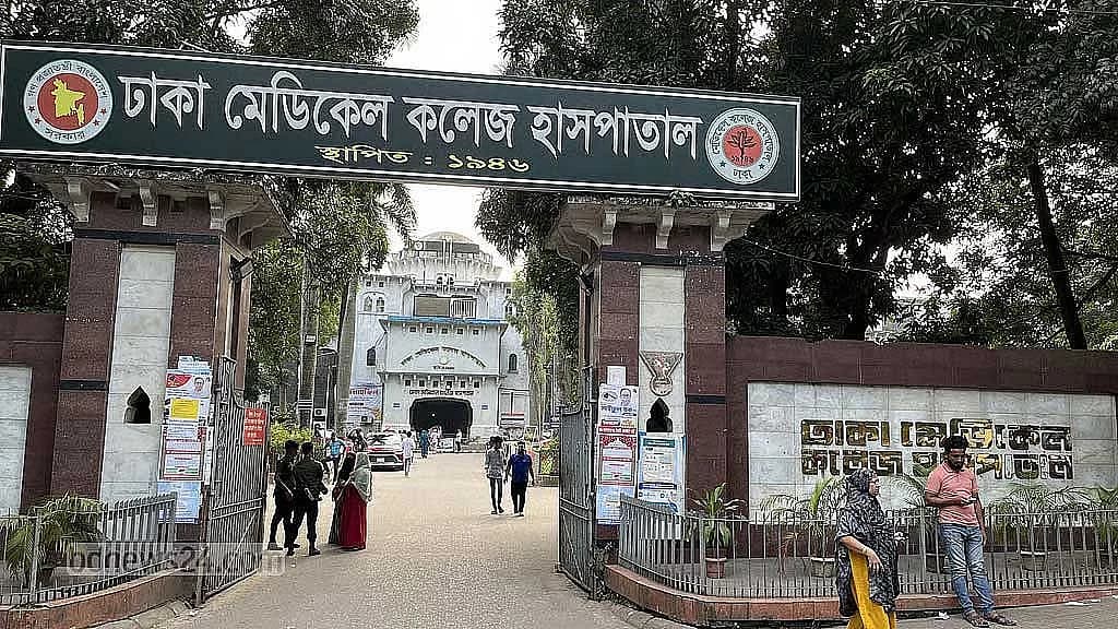৩০০ ফিটে প্রাইভেট কারের ধাক্কায় নিহত ১