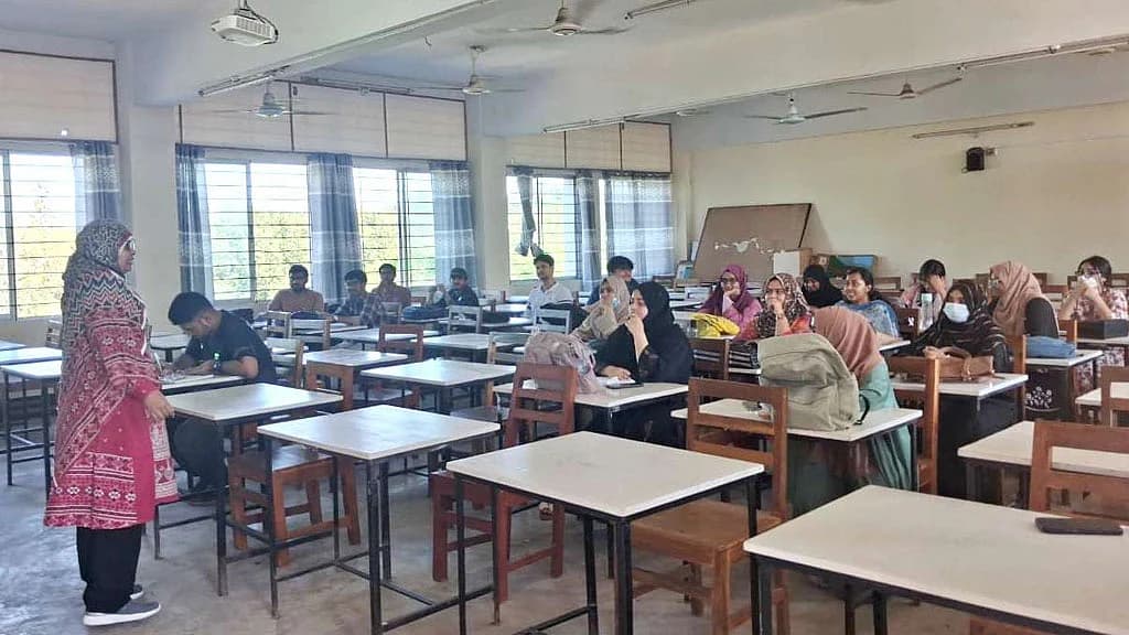 চুয়েটে ৩৬ দিন পর ক্লাস শুরু কেবল একটি বিভাগে