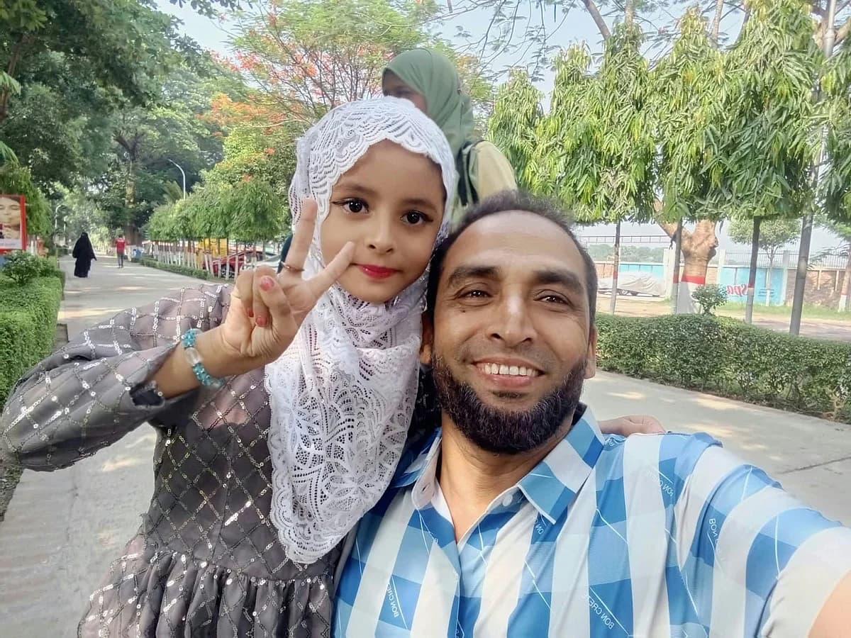 বাবা-মেয়েকে বাড়ির আঙিনায় দাফন, মৃত্যুর খবর জানানো হয়নি আহত স্ত্রী–ছেলেকে